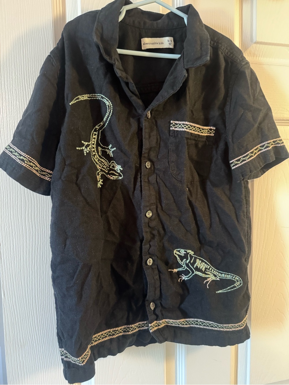 abercrombie kids black short-sleeve button shirt with green lizard embroidery